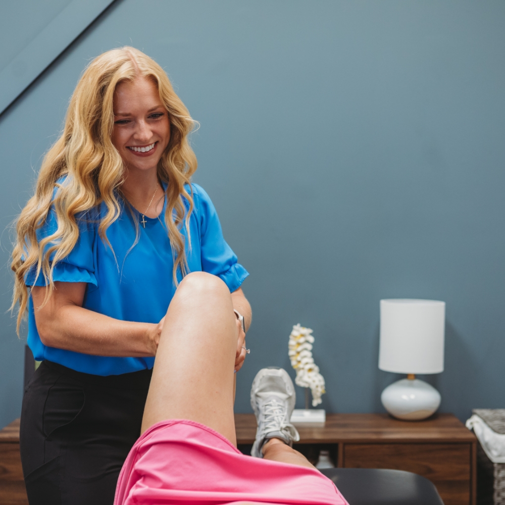 Knee-pain-physical-therapy-by-phoenix-witchita-hutchinson-ks@2x